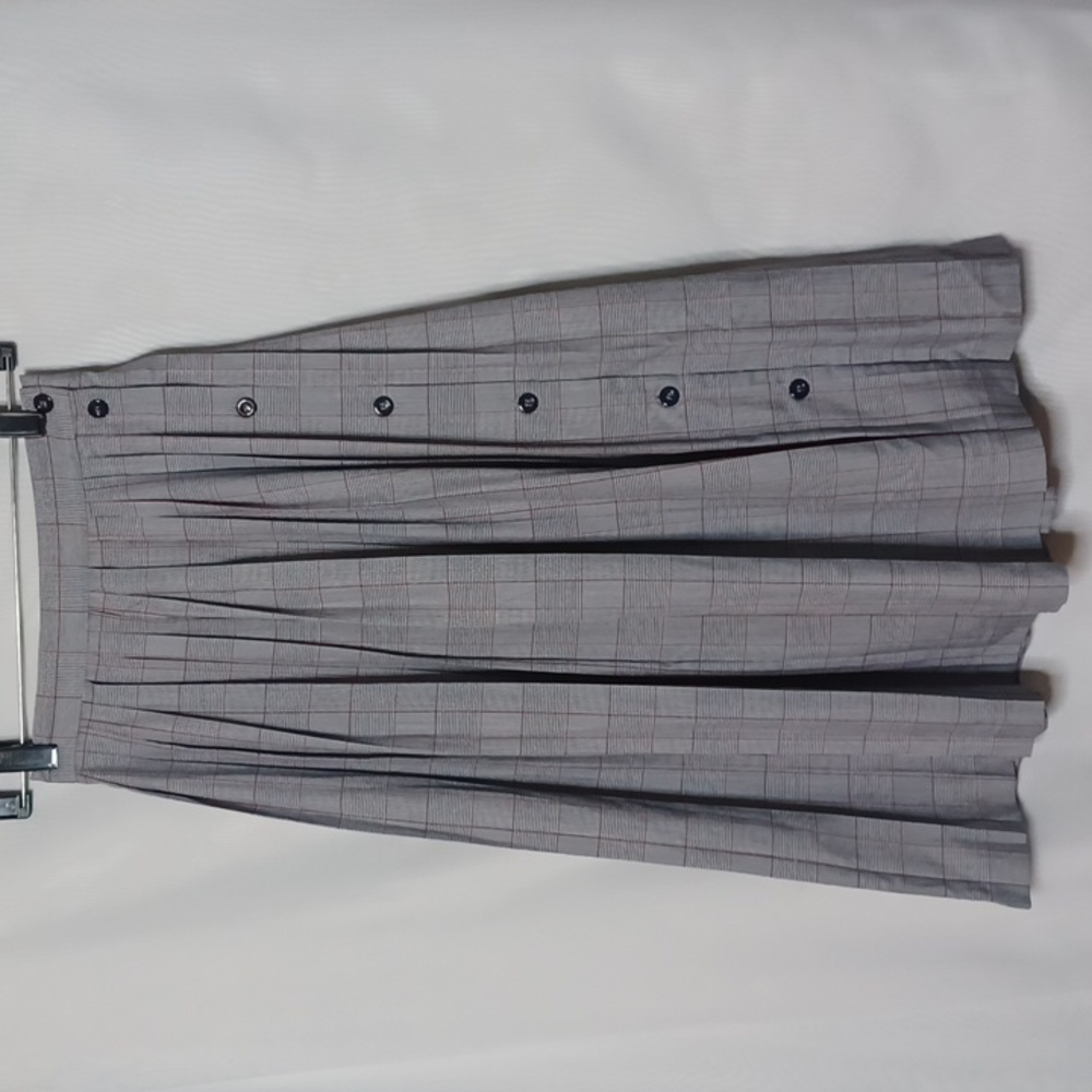 Worthington Essentials Gray and Red Plaid Pleated Skirt.  Size 2XL.